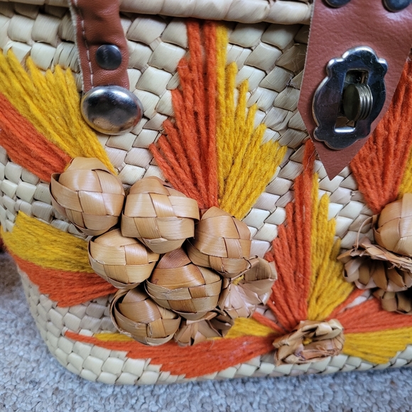 Straw mini bag, super cute. PERFECT FOR SUMMER - Picture 2 of 9